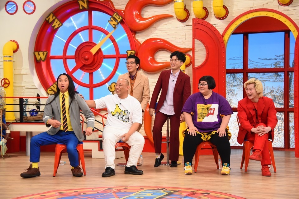 左からトム・ブラウン、ヤーレンズ、メイプル超合金。(c)関西テレビ