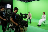 左から今田耕司、王林。(c)静岡第一テレビ