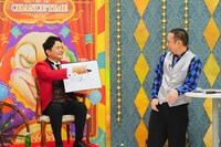 「クイズ！ノブのど真ん中！」の様子。千鳥・大悟（右）は司会者兼予想屋を務める。