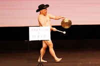 ハリウッドザコシショウ（撮影：二瓶 彩）