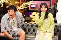 左からパンサー尾形、山之内すず。(c)日本テレビ