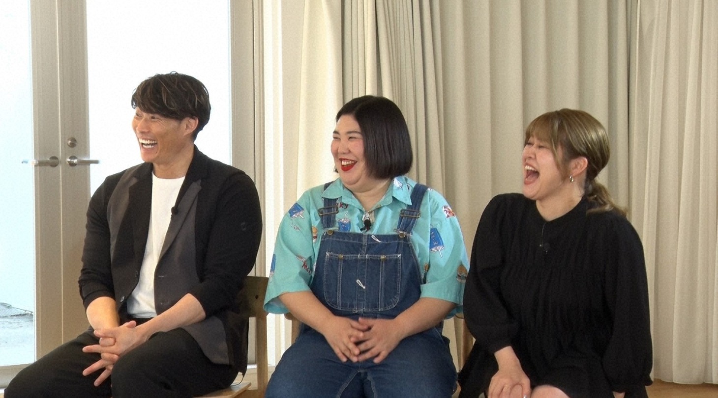 左から糸井嘉男、紅しょうが。(c)読売テレビ