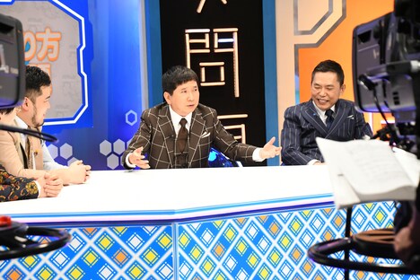 かつて「ふんわり名人」のことで激怒したエピソードを当時の熱のまま話す爆笑問題・田中（中央）。