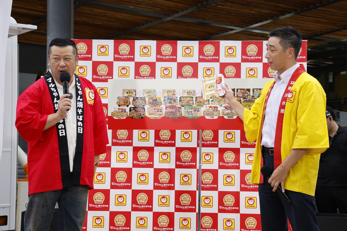 「マルちゃん焼そば」PRイベントの様子。