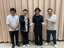 東京03とゲストのパンサー菅（左から3人目）。