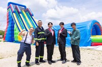 「福岡上陸！ノブコブ吉村のぱくTube ～有吉弘行再上陸篇～」に出演する（左から）ネルソンズ・和田まんじゅう、シソンヌ長谷川、有吉弘行、平成ノブシコブシ吉村、パンサー向井。(c)RKB