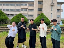 （左から）ネルソンズ・和田まんじゅう、シソンヌ長谷川、有吉弘行、平成ノブシコブシ吉村、パンサー向井。(c)RKB