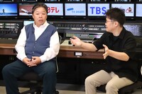 伊集院光（左）と「超無敵クラス」企画・演出の増田雄太氏（右）。