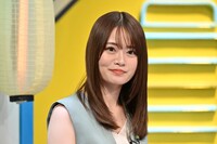進行役の山崎怜奈。(c)テレビ朝日