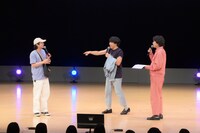 エンディングに登場した元ポートワシントン笠谷（左）。（写真提供：吉本興業）