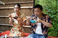 左から八木莉可子、月亭八光。(c)関西テレビ