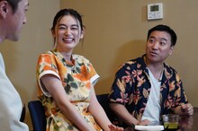 左から八木莉可子、月亭八光。(c)関西テレビ