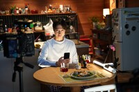 CM撮影中のはんにゃ.金田。