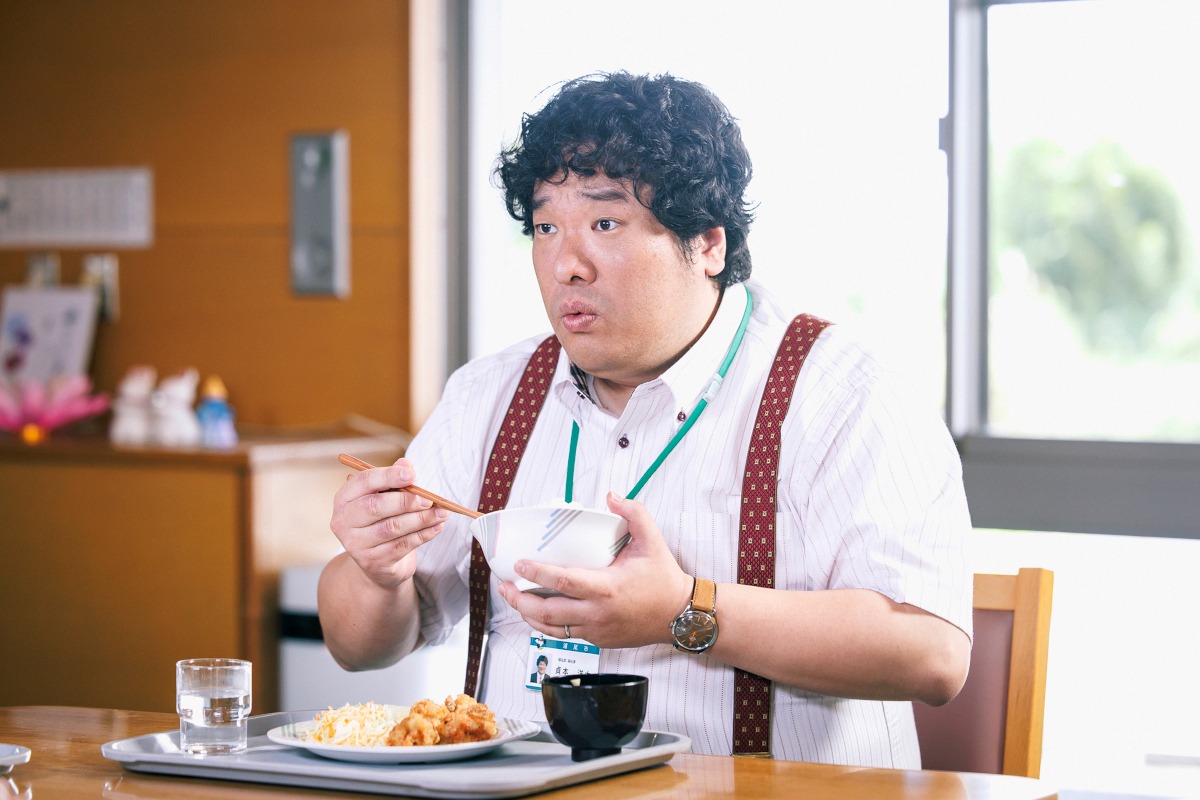 岡崎体育扮する、洸人と同期の貞本洋太。裏表のない快活で優しい性格。(c)TBS