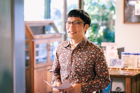 男性ブランコ平井扮する船木真魚。