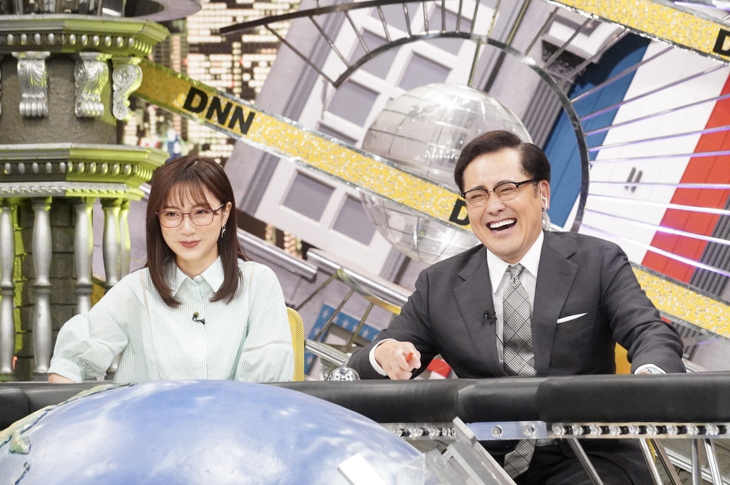 左から、佐久間みなみアナ、アリタ哲平。(c)フジテレビ