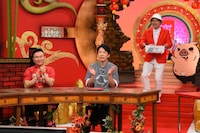 左からかまいたち、令和喜多みな実・河野。(c)関西テレビ