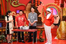 左から渋谷凪咲、かまいたち、令和喜多みな実・河野。(c)関西テレビ