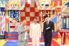 囲み取材に参加した出川哲朗、明石家さんま、麒麟・川島。
