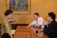 左からブービーバービーつーこ、東野幸治、南海キャンディーズ山里。