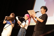 左から山崎怜奈、アンジェリーナ1/3、グランジ遠山。