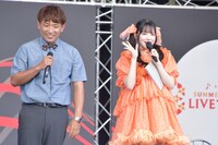 アルコ＆ピース酒井と鎮西寿々歌。