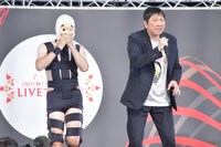 T.M.Revolution「HIGH PRESSURE」を歌うほいけんたと大林ひょと子。