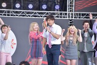 熱弁するアルコ＆ピース平子。