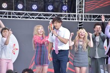 熱弁するアルコ＆ピース平子。