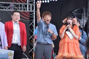 ギャグでイベントを締めようとするアルコ＆ピース酒井。