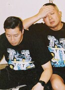 TT兄弟ラップTシャツを着用するチョコレートプラネット。