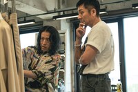 ピース又吉とN.HOOLYWOODのデザイナー尾花大輔。