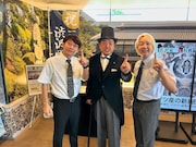 三四郎・小宮、深谷市長・小島進氏、三四郎・相田。(c)テレビ埼玉
