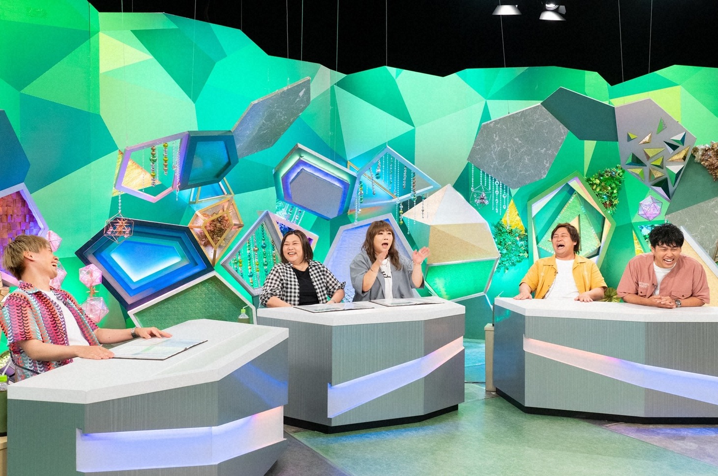 「やすとものいたって真剣です」スタジオの様子。(c)ABCテレビ