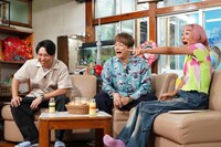 左からニューヨーク屋敷、香取慎吾、青山テルマ。(c)読売テレビ