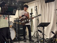 アイボリーズとフラワーカンパニーズがスタジオで交流する様子。