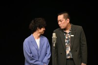 気になっているのに興味ないふりをする町田（右）。