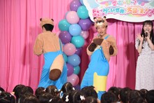 尻尾を振るジャルジャル。