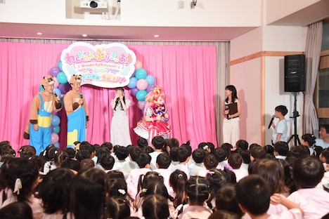 園児から質問されるジャルジャル。