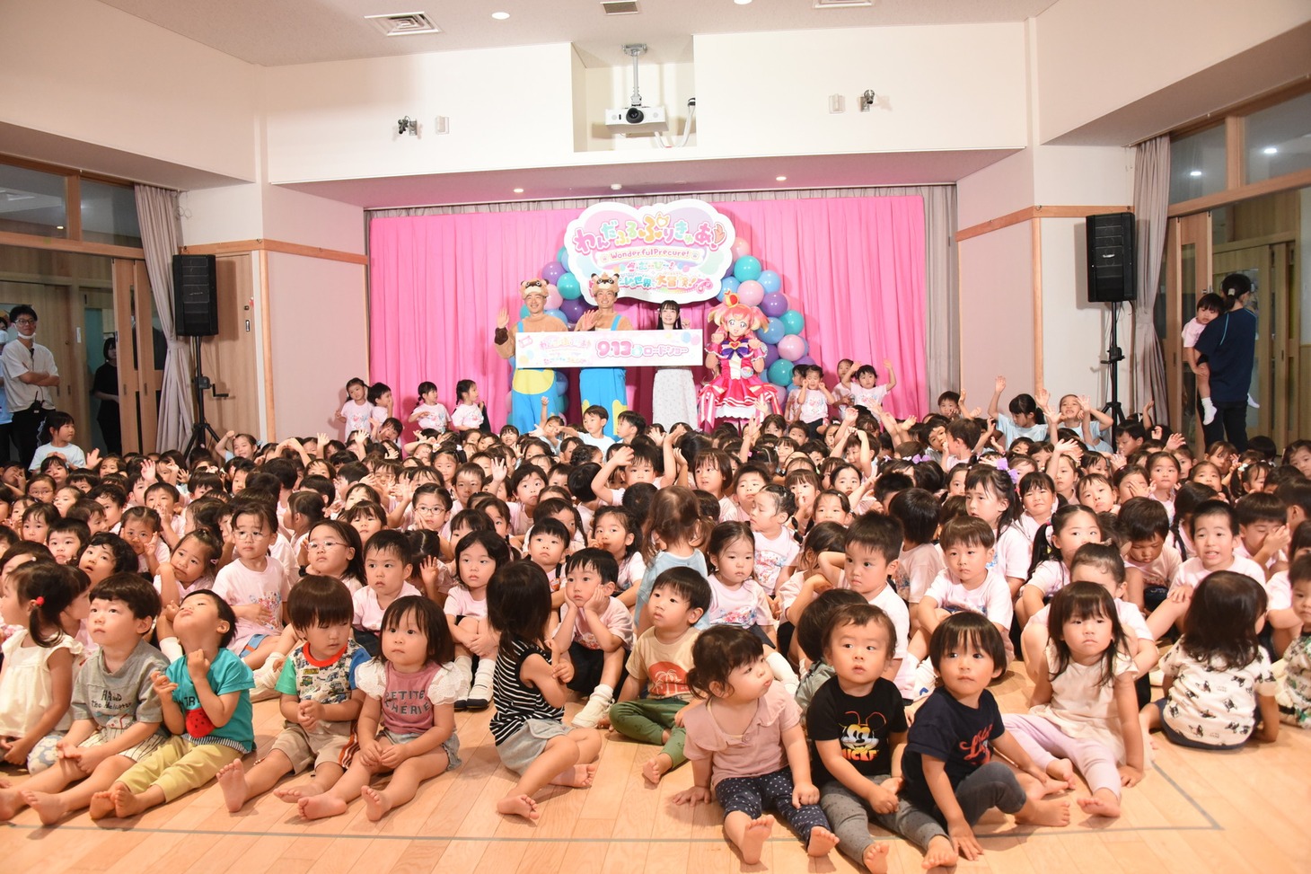 「わんだふるぷりきゅあ！ざ・むーびー！ドキドキ♡ゲームの世界で大冒険！」公開直前ダンスイベントの様子。
