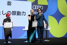 「衣装が男女コンビ感がある」と並ぶ穂志もえかと令和ロマンくるま。