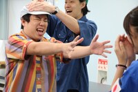 「霜降り明星のあてみなげ」のワンシーン。(c)静岡朝日テレビ