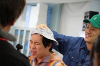 「霜降り明星のあてみなげ」のワンシーン。(c)静岡朝日テレビ