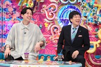 左から、アインシュタイン河井、蛍原徹。(c)テレビ朝日