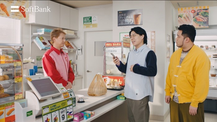 CM「ペイトク店長 コンビニ」編のワンシーン。
