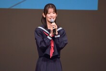 「蛾か蝶」に出演する井上梨名。