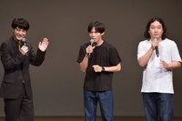 「蛾か蝶」の考察を繰り広げるかが屋と、それにリアクションするダウ90000蓮見（左）。