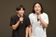 「蛾か蝶」の考察をしたあと、自身が出演する映画「この動画は再生できません」の告知をする、かが屋。