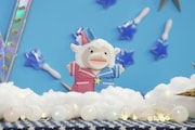 “推しつじさん”は人形の姿で登場する。(c)日本テレビ