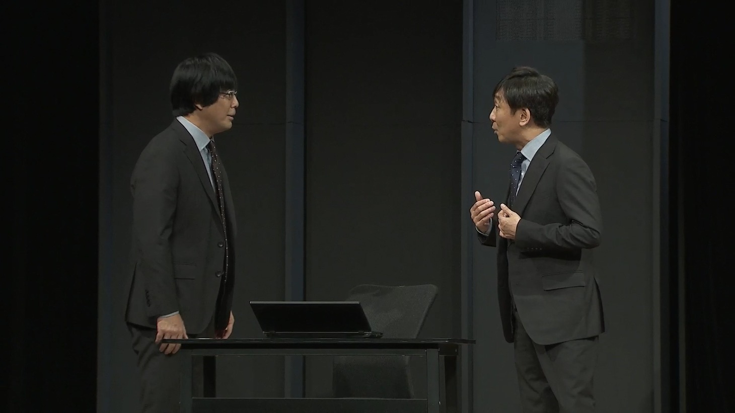 東京03第26回単独公演「腹割って腹立った」のワンシーン。